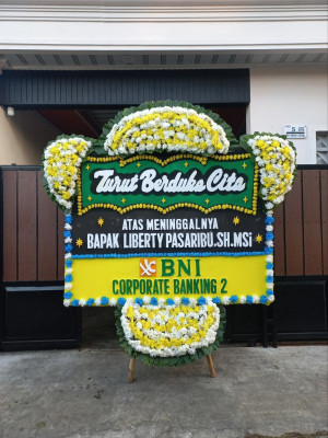 Papan Bunga Duka di Solear