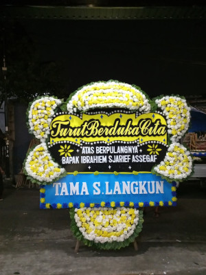 Papan Bunga Duka di Solear