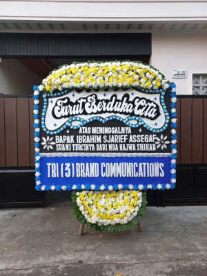 Papan Bunga Duka di Solear